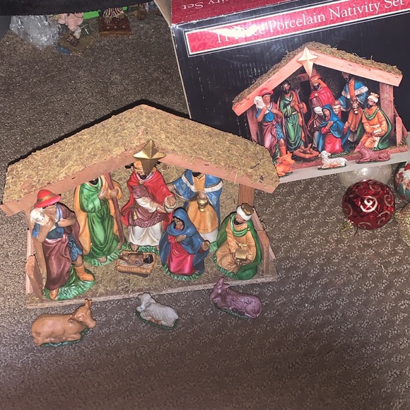11 piece Porcelain Nativity Set - Picture 15 of 15